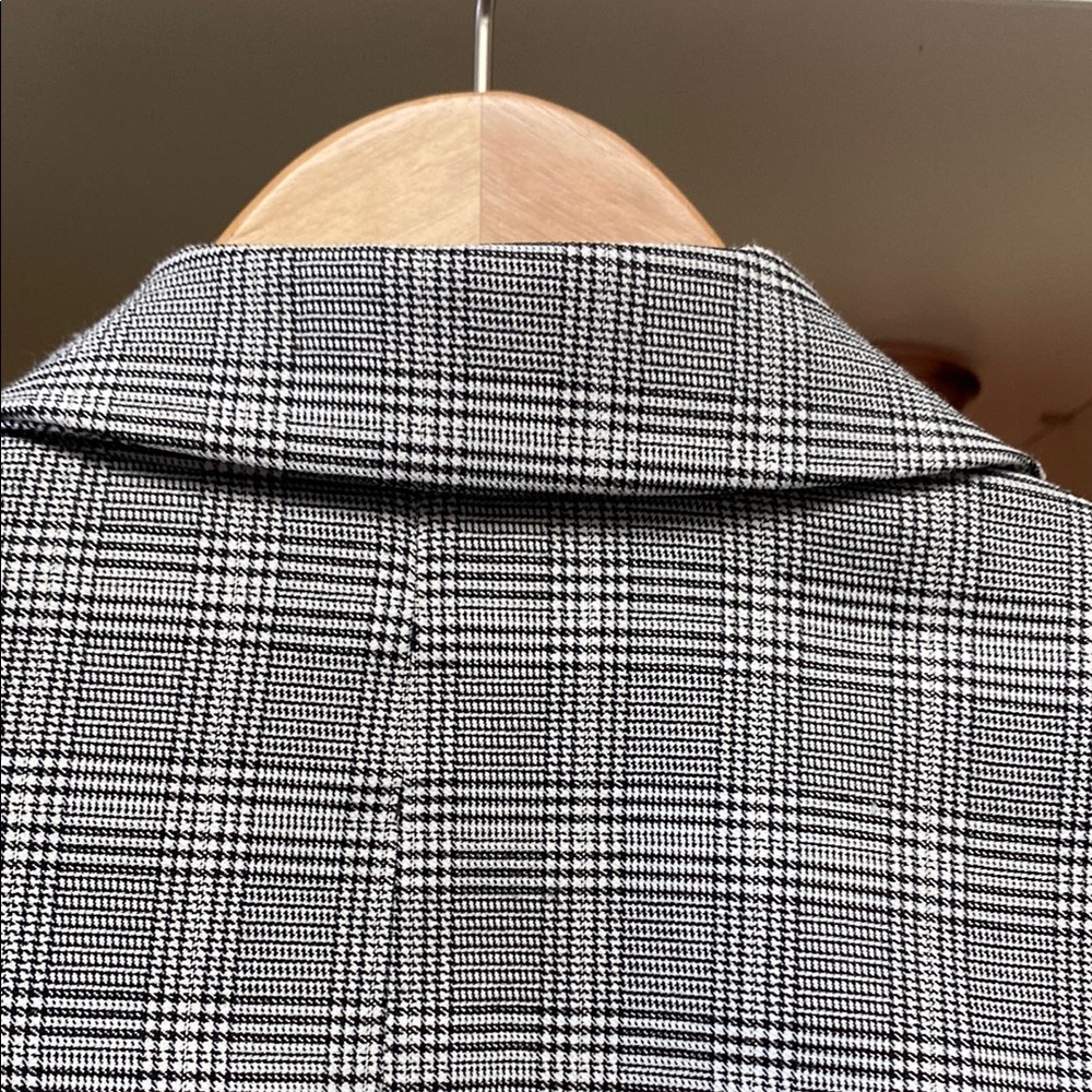 Calvin Klein Black & Gray Plaid Blazer. Amazing. Like NEW! Size 6 - Picture 9 of 11